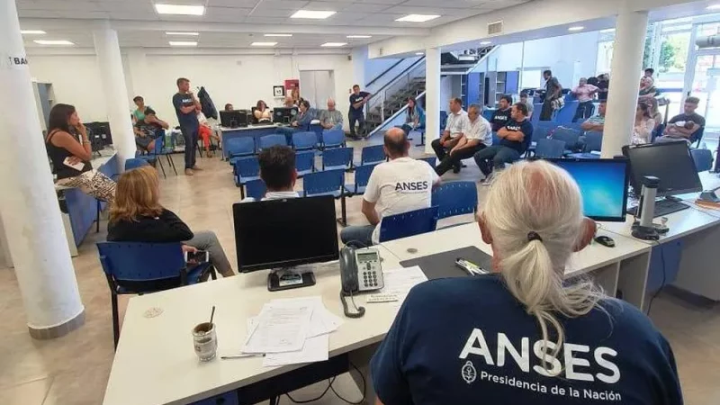 El Gobierno homologó un nuevo aumento salarial para empleados públicos nacionales, ¿cuánto cobran en mayo?