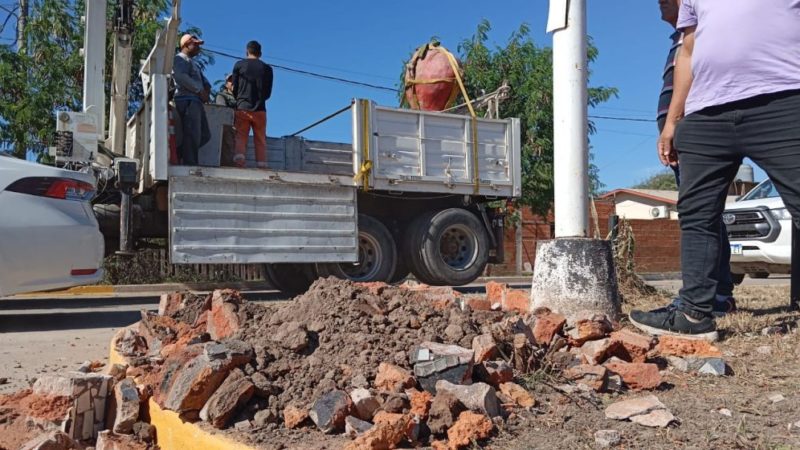 El Municipio de Resistencia quita el simbolico puño del Barrio Emerenciano
