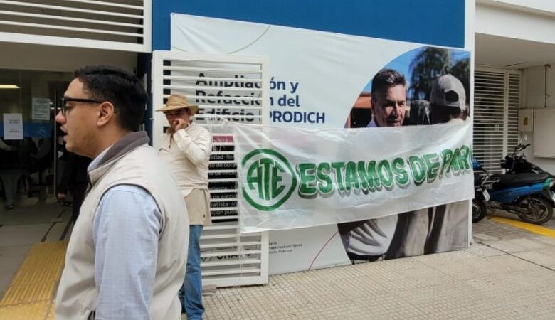 El IPRODICH, continua de paro:  “Nuestros sueldos no llegan a la canasta básica”