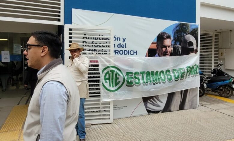 El IPRODICH, continua de paro:  “Nuestros sueldos no llegan a la canasta básica”