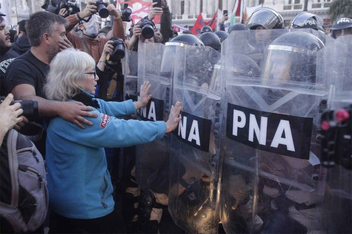 La historia de cada miercples: Represión en el Congreso y heridos en una nueva marcha de jubilados