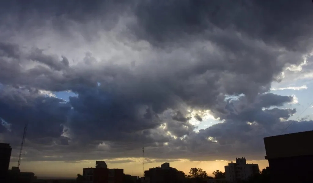 Alerta naranja en la región por tormentas fuertes para la esta noche y la madrugada del viernes