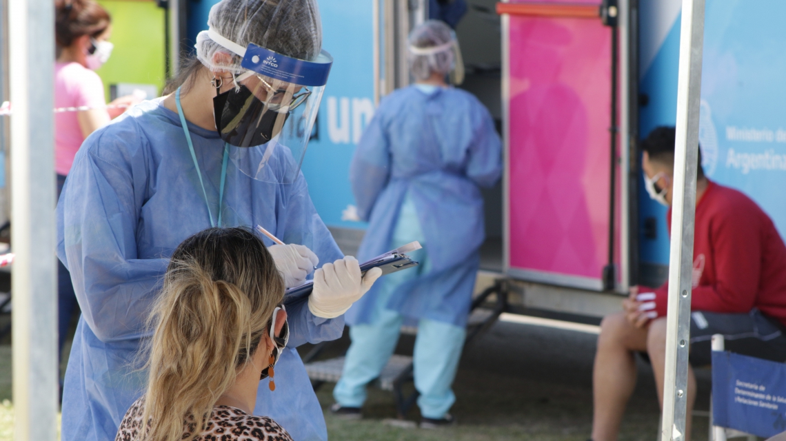 En el Laboratorio Central se realizan análisis gratuitos para detectar Influenza A y B, y Covid-19