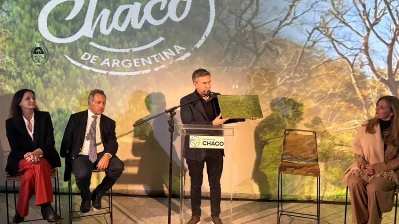 El gobernador Leandro Zdero presentó el libro «El Impenetrable»