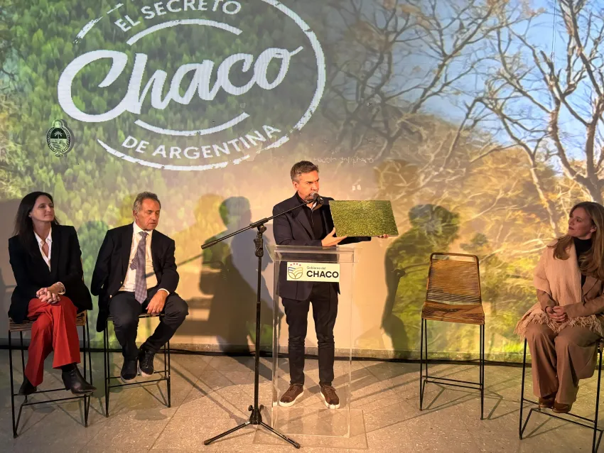 El gobernador Leandro Zdero presentó el libro «El Impenetrable»