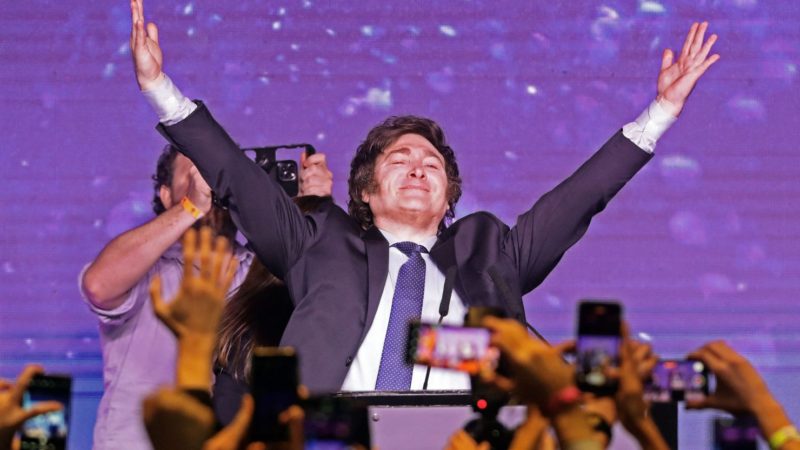 Con el Desempleo subiendo, salarios ajustados y por el piso,  y mega endeudado: así llega Javier Milei a las elecciones legislativas