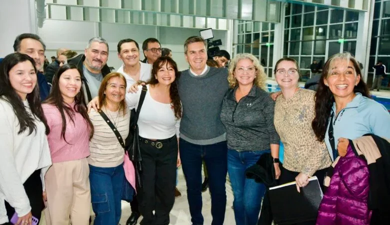Zdero inauguró la flamante pileta climatizada en el CEF N°1 de Resistencia