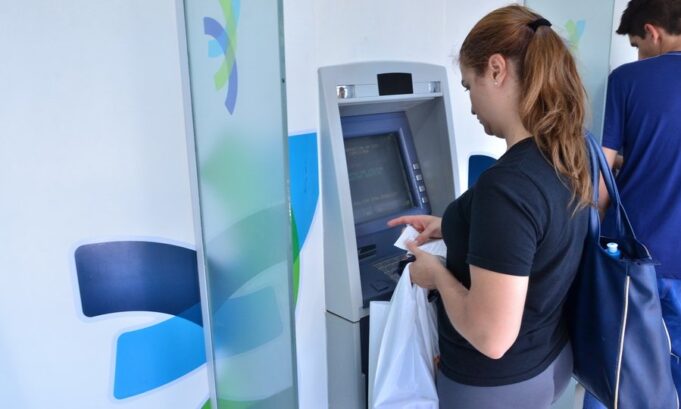 Zdero anunció el pago de salarios para trabajadores estatales a partir del próximo martes