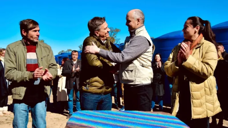 Colonia Aborigen: Zdero, junto a autoridades de UNICEF pusieron en marcha la primer etapa del «Proyecto AGUA», con el primer tanque cisterna comunitario de 11 mil litros