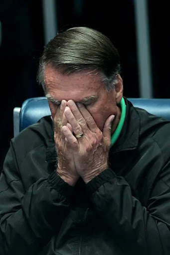 La Corte Suprema impuso a Bolsonaro que unse tobillera electrónica y lo acusó de conspirar contra el gobierno constitucional en Brasil