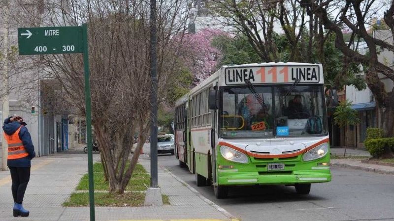 Colectiveros amenazan: Si el miercolés no se cobra el aguinado, habrá paro