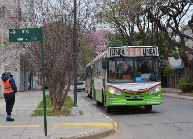 Colectiveros amenazan: Si el miercolés no se cobra el aguinado, habrá paro