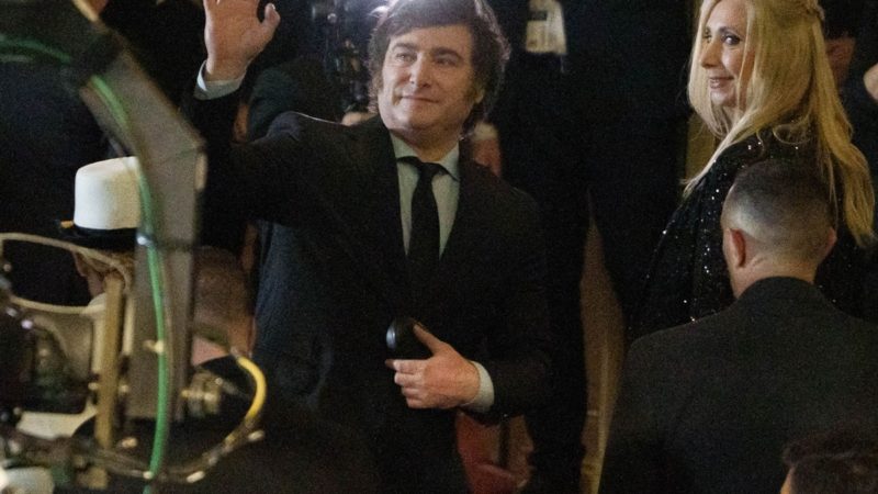 Cierre de listas en Buenos Aires: Milei ignoró los pedidos de Santiago Caputo y el Gordo Dan y se fue a escuchar ópera