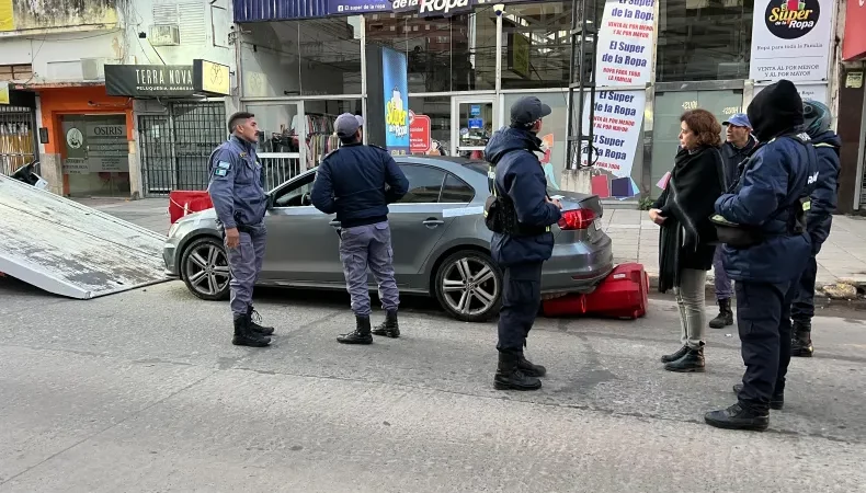 Estuvo tres horas encerrado en el auto por negarse a hacerse el test de alcoholemia