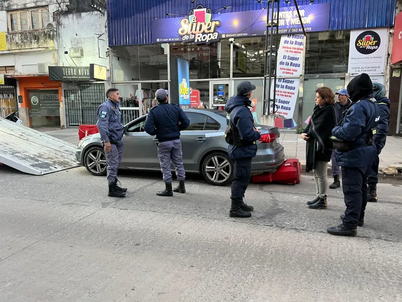 Estuvo tres horas encerrado en el auto por negarse a hacerse el test de alcoholemia