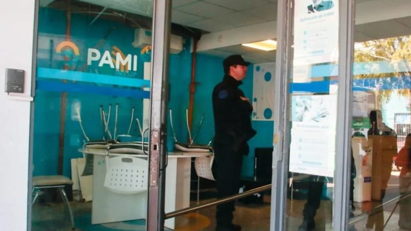 Allanaron la sede de Pami Chaco por supuestos pedidos de coimas a farmacias, droguerias y proveedores