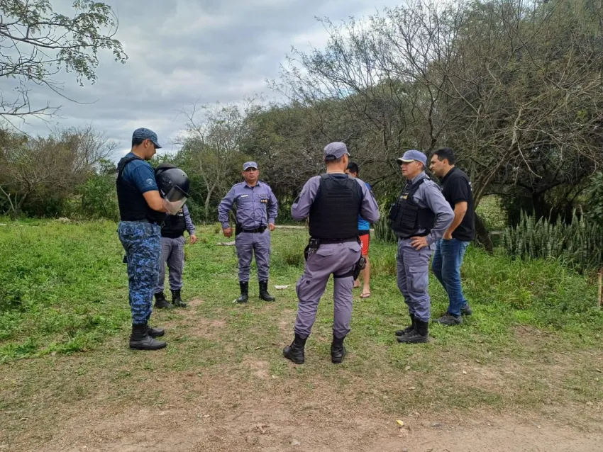 Varios detenidos: El rápido accionar policial impide la toma de terrenos lindantes al Barrio Mujeres Argentinas