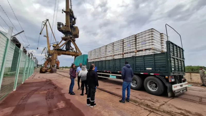 Historico: 22 toneladas de hilado de algodón chaqueño desde el Puerto de Barranqueras, rumbo a Paraguay