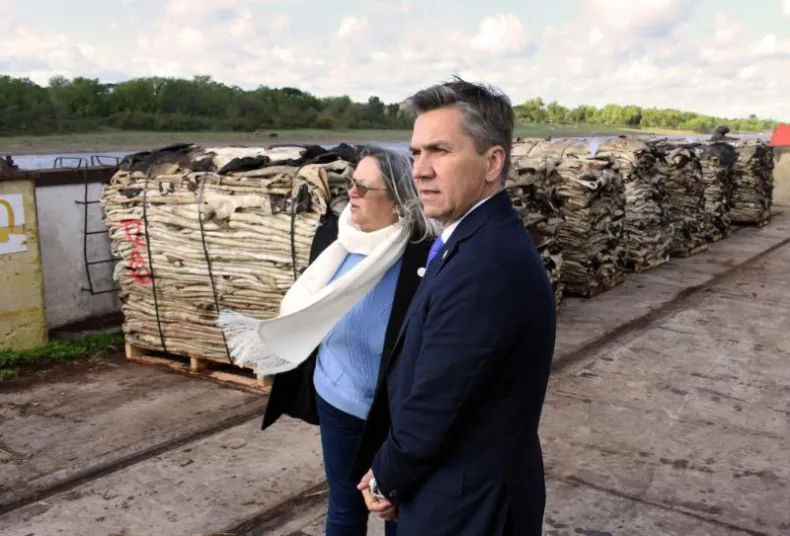 Zdero presente en la carga de 50 contenedores con cuero salado chaqueño, con destino a China