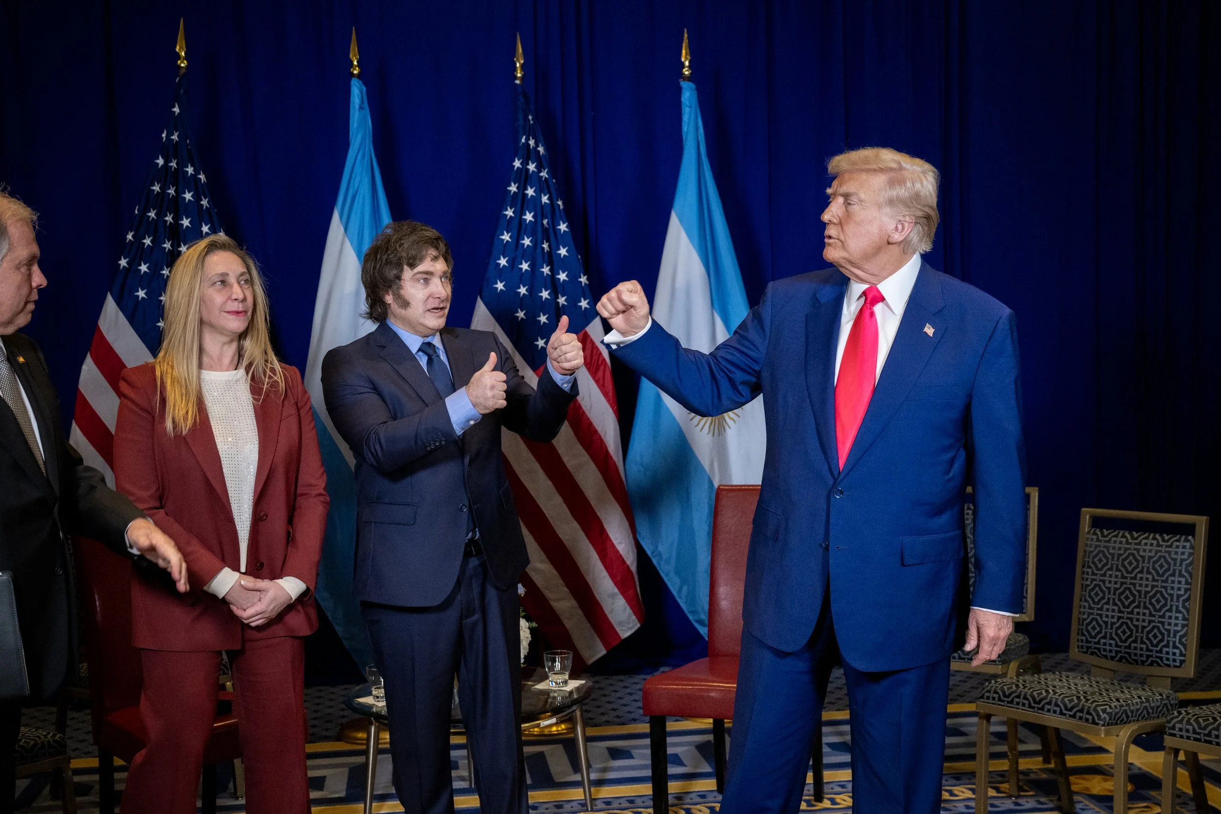 Argentina negocia un préstamo de USD 30.000 millones con Estados Unidos en medio de la presión cambiaria y las elecciones