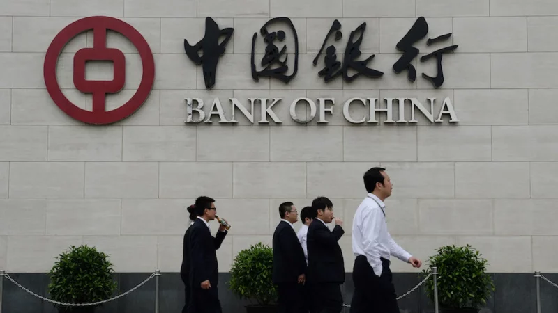 Ahora el gobierno dice que la culpa de la suba del dólar es de «un banco chino»