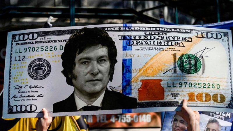 Crece la presión sobre el dólar por la derrota en la elección en Buenos Aires: algunos bancos lo venden a $1.470 y el riesgo país trepa a los 1200 puntos