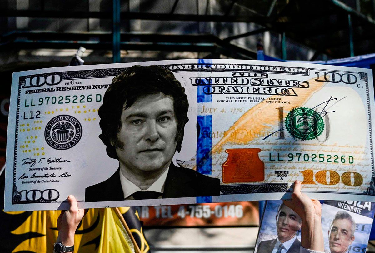 Crece la presión sobre el dólar por la derrota en la elección en Buenos Aires: algunos bancos lo venden a $1.470 y el riesgo país trepa a los 1200 puntos