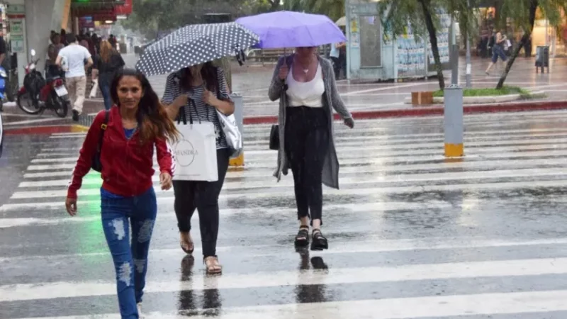 Viento sur trae más lluvias y un descenso en la temperatura