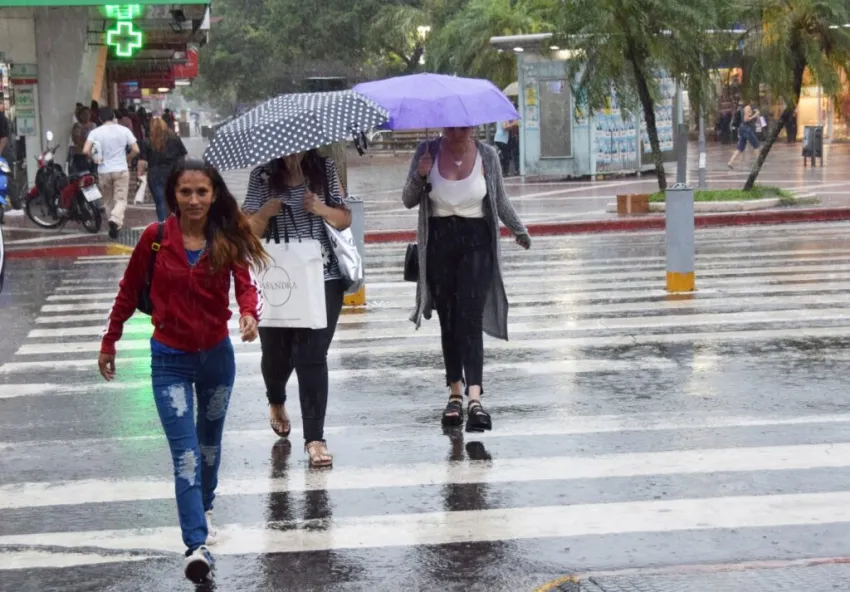 Viento sur trae más lluvias y un descenso en la temperatura