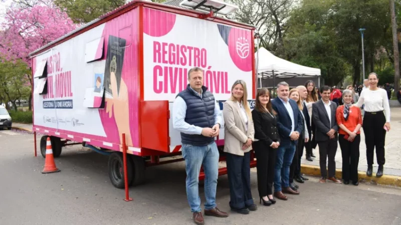 El Gobierno provincial puso marcha la nueva unidad móvil del Registro Civil