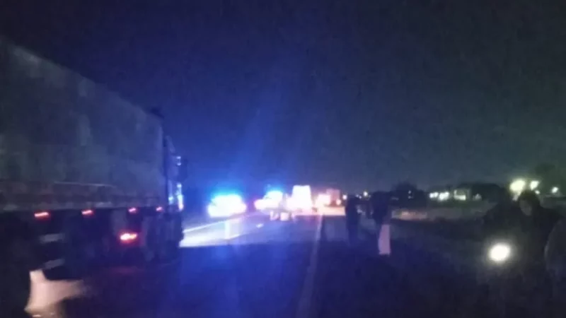 Un camión atropelló a un peatón cuando este cruzaba la ruta N° 11