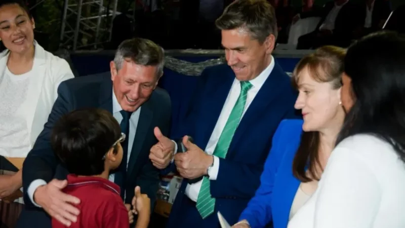 Zdero presente junto a la vicegobernadora Silvana Schneider en el acto central por el 111° aniversario de Charata