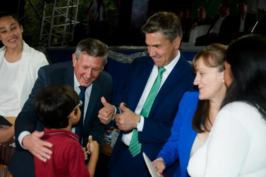 Zdero presente junto a la vicegobernadora Silvana Schneider en el acto central por el 111° aniversario de Charata