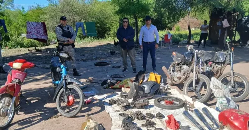 Sáenz Peña: Encuentran y desarticulan desarmadero de motos clandestino en medio del monte