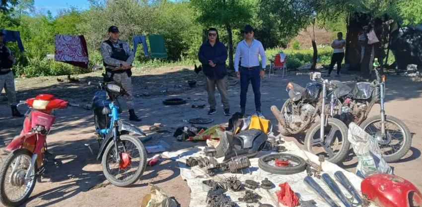 Sáenz Peña: Encuentran y desarticulan desarmadero de motos clandestino en medio del monte
