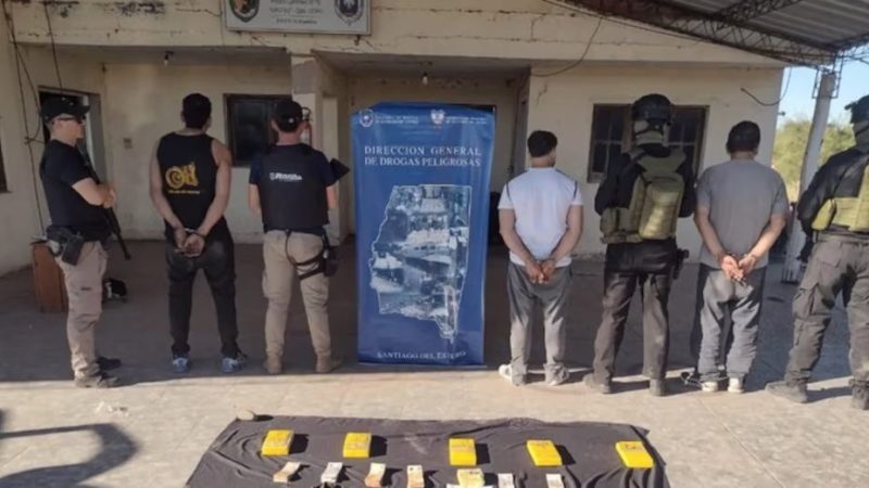 Detuvieron a un comandante de Gendarmería Nacional en Santiago del Estero: llevaba más de 5 kilos de cocaína ocultos en una mochila