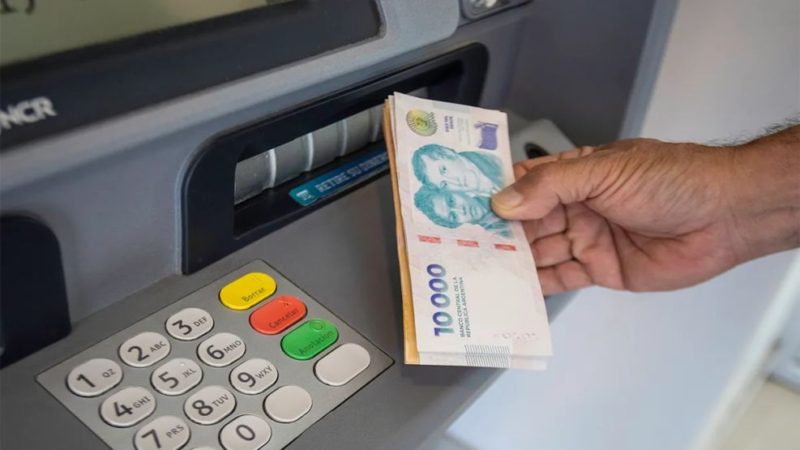 Trabajadores estatales perciben sus haberes a partir de lunes 3 de noviembre