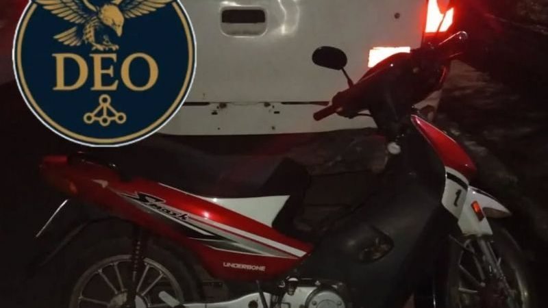 Le invitaron a tomar tereres y le robaron su moto: terminaron presas