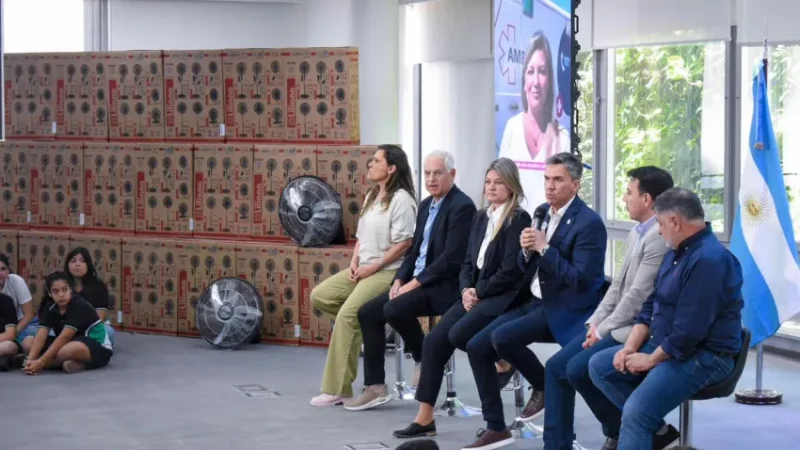  Leandro Zdero entregó 2.000 ventiladores industriales para 300 instituciones educativas de la provincia