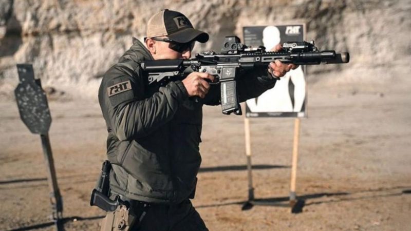 ¿Qué puede salir mal? Habilitan la compra de fusiles semiautomáticos a civiles