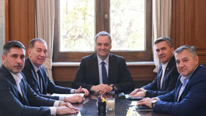 Zdero fue recibido por el jefe de Gabinete, Manuel Adorni, y el ministro del Interior, Diego Santilli