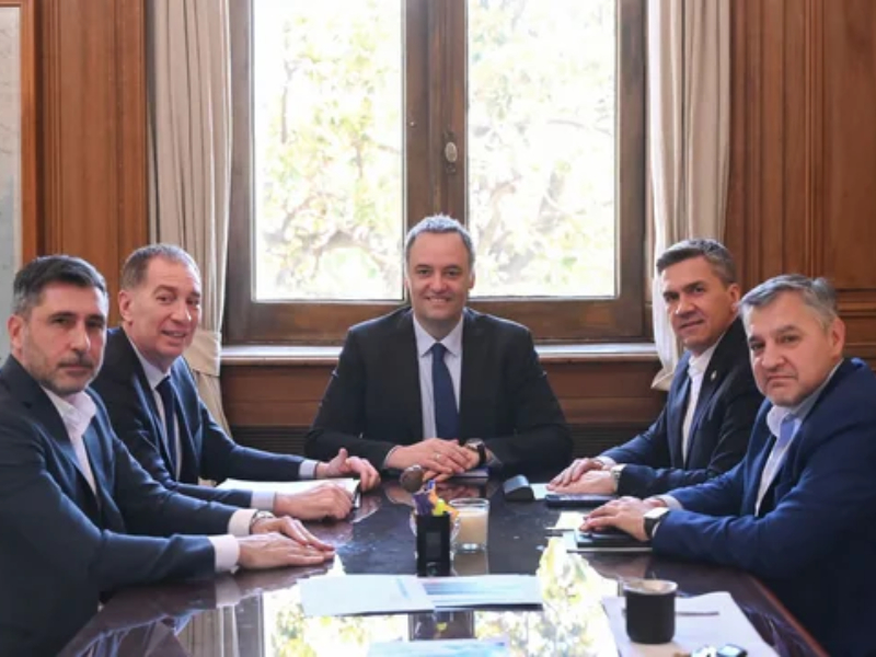 Zdero fue recibido por el jefe de Gabinete, Manuel Adorni, y el ministro del Interior, Diego Santilli