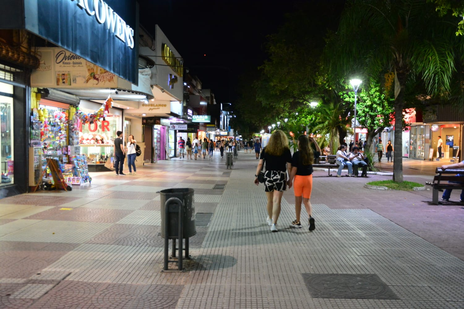 Se viene la «Noche de las Peatonales» con promociones con tarjeta Tuya