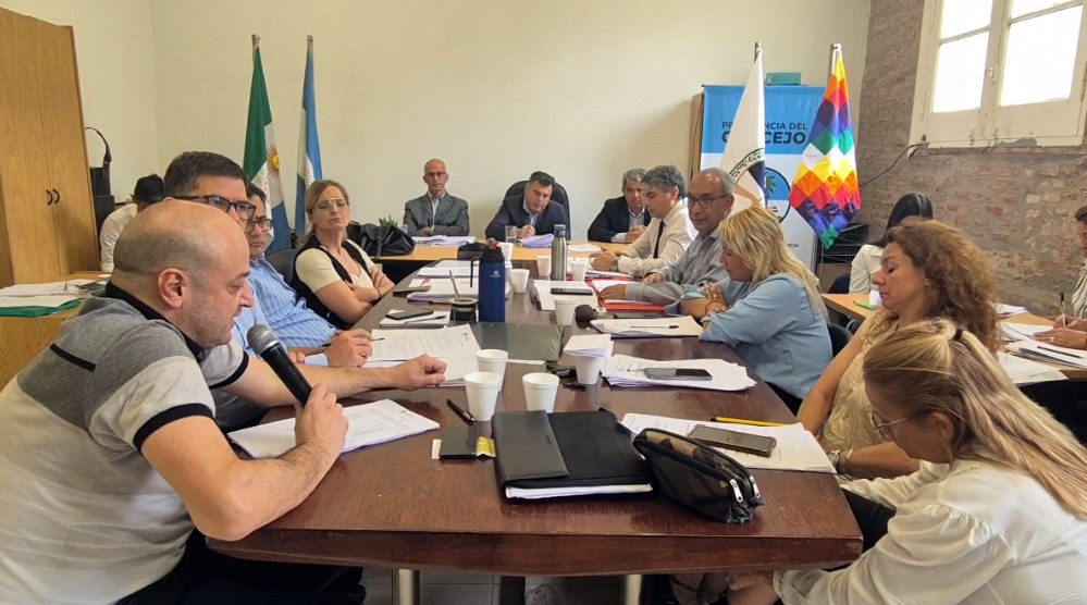 Resistencia: La oposición denuncia «ilegalidad tributaria» y un nuevo ajuste en el Presupuesto 2026