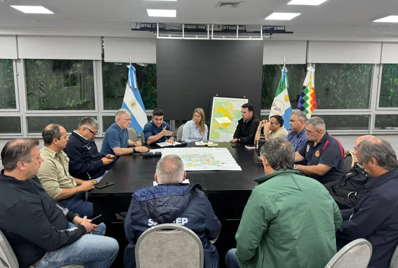 La provincia despliega operativos y asistencia en el area metropolitana ante el temporal de viento y lluvia