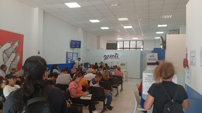 Grave denuncia contra Postal Correo privado encargado de entregar las tarjetas del NBCH en Resistencia: sin baños, sin agua y con atención precaria