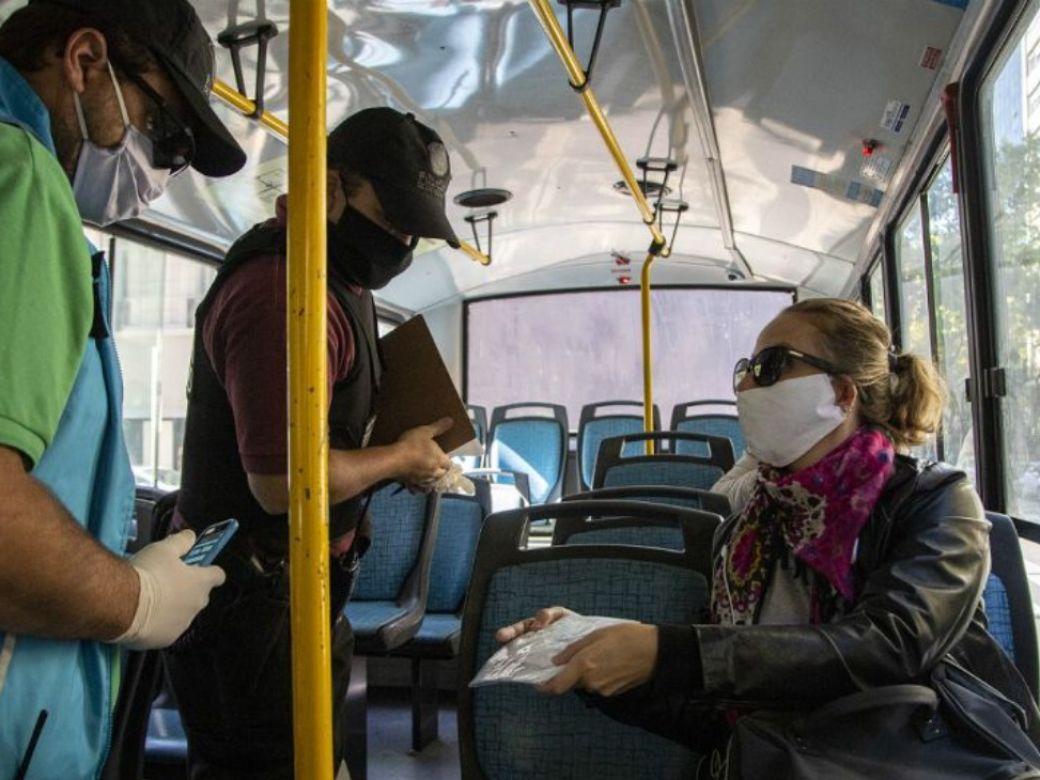 Recomiendan usar barbijo en lugares cerrados ante el avance del virus de la gripe H3N2