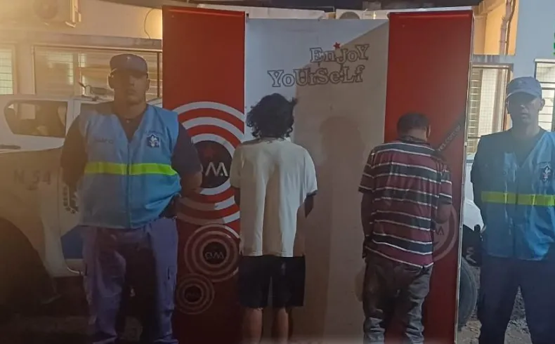 Caminantes frustraron el robo de un cartel comercial en pleno centro de Resistencia