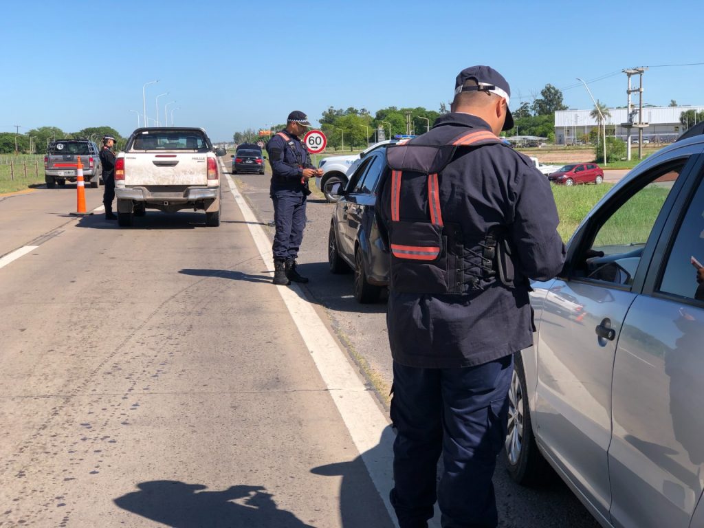 Recambio turístico: fuerzas provinciales y federales refuerzan los controles en rutas clave