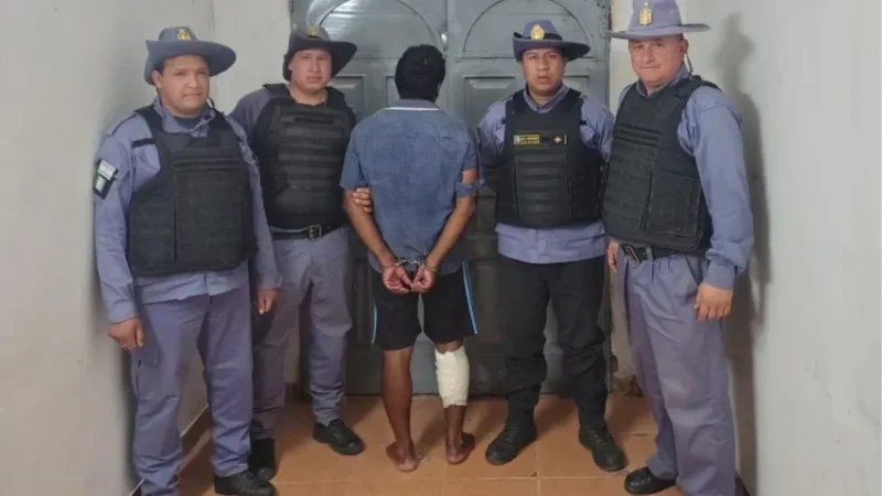 Cuatrero es detenido al intentar apuñalar a varios policías